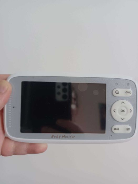 Бебефон с 4 инчов дисплей