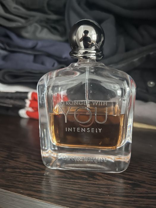 Половина парфюма Armani Stronger with you