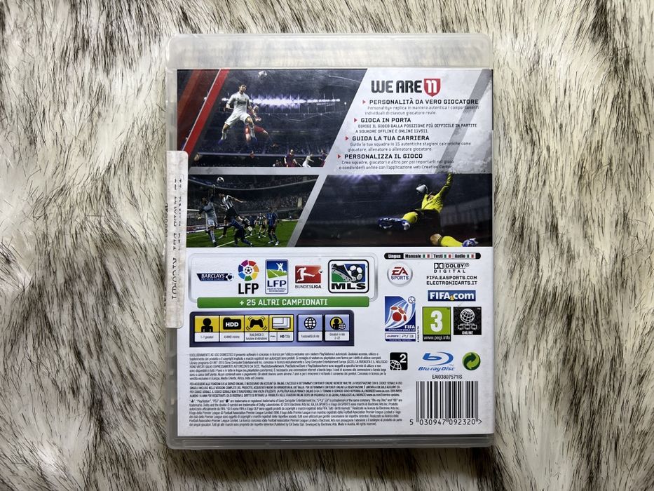 PlayStation 3 + 2 controllere + FIFA 11 – stare bună