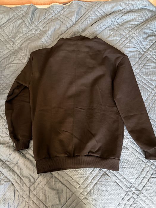 Черен унисекс екип размер S.