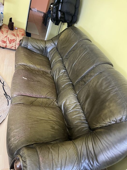 Кажен диван,с масивна дървена основа