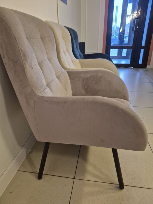 Кресло, столик, стулья