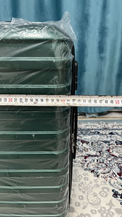 Продам чемодан.