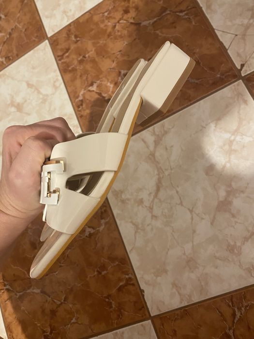 Papuci albi cu toc mic nr 35