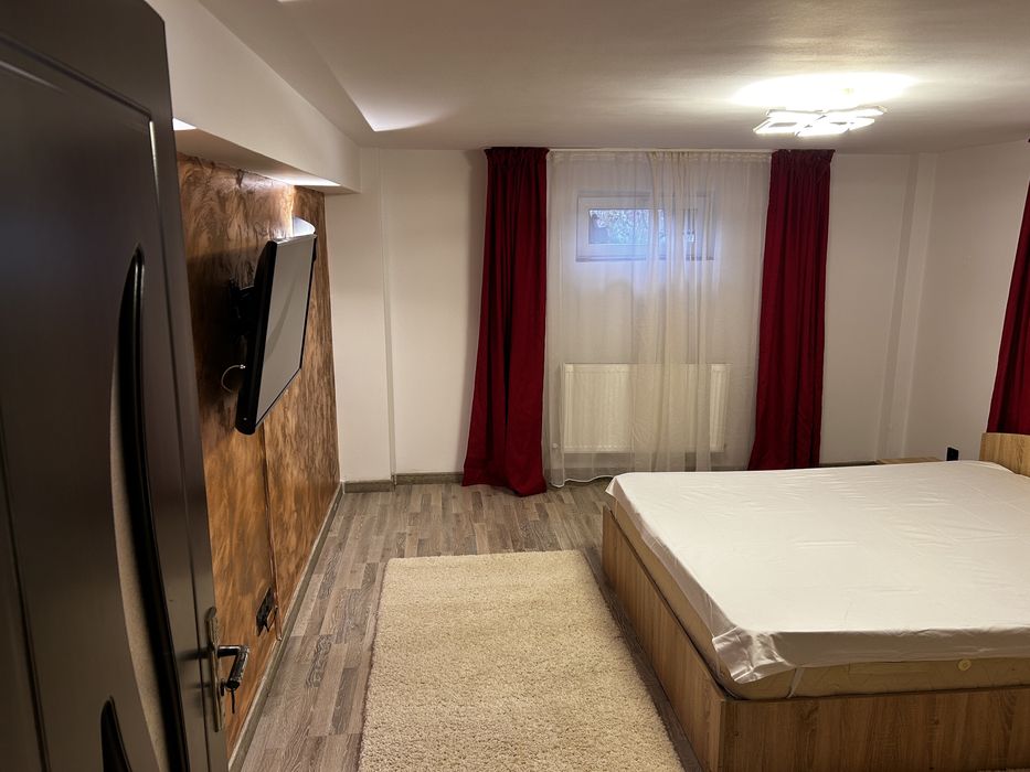 Inchiriez apartament 74 mp