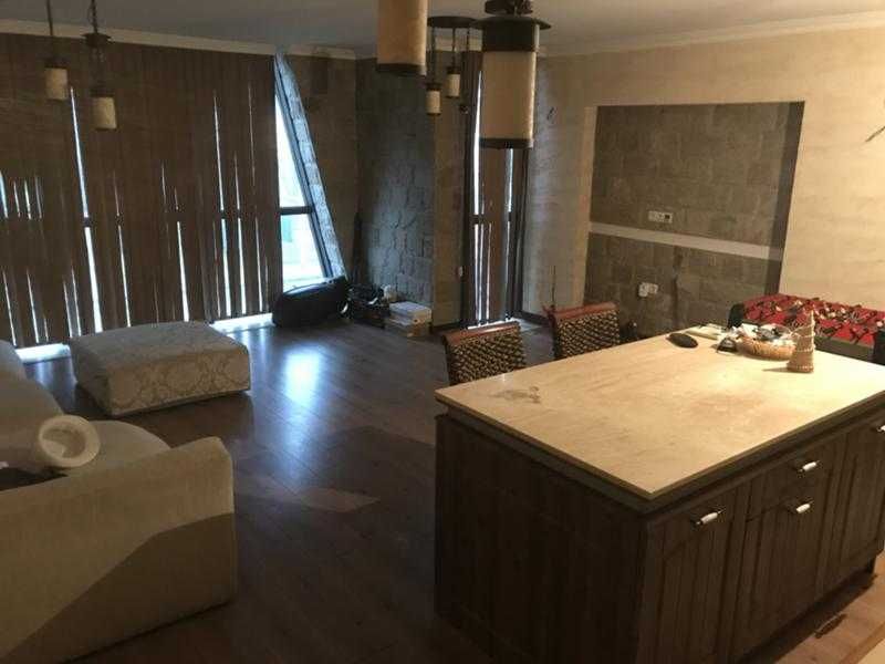 Дава се под наем Тристаен апартамент в Бургас, Център - 97 кв.м за 306 € - Снимка #7