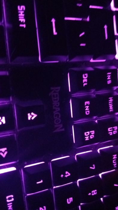 Vând laptop hp fără nici o problemă+tastatură+mouse+mouse ped