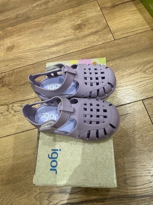 Продам детскую обувь на мальчика и девочку