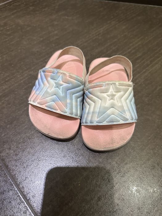 Продавам обукви и пантови размер 23 и 22