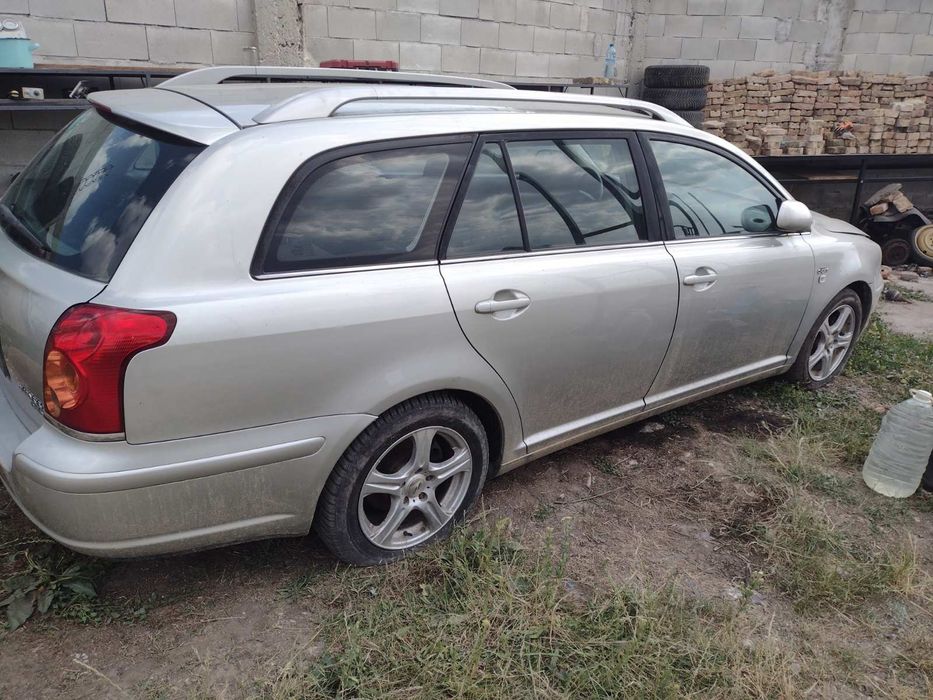 Тойота Авенсис 2,2 Докато 177 коня На Части