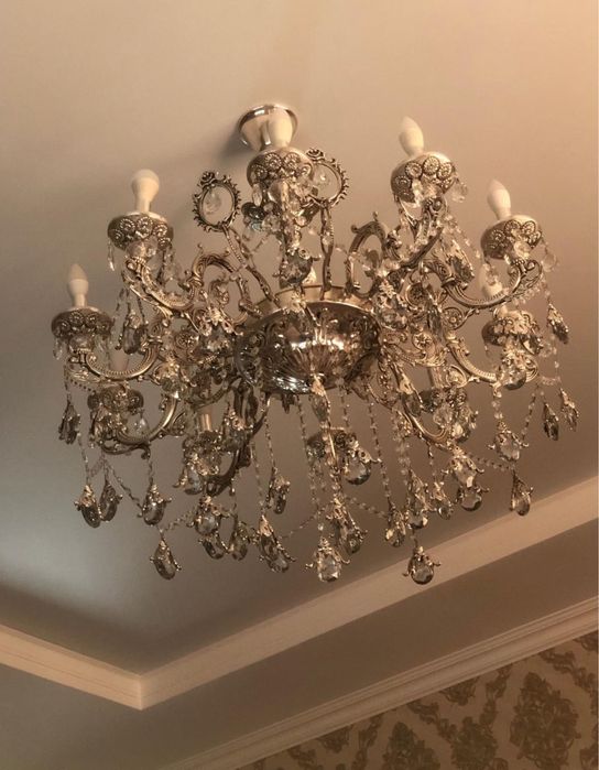 Продам люстра светильник