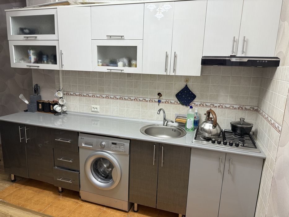 Kuhni mebel sotiladi