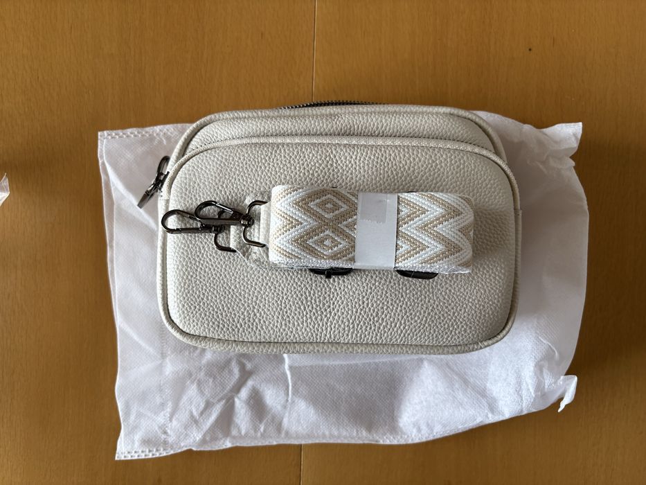 Чанта за през рамо от естествена кожа  - бял и черен цвят