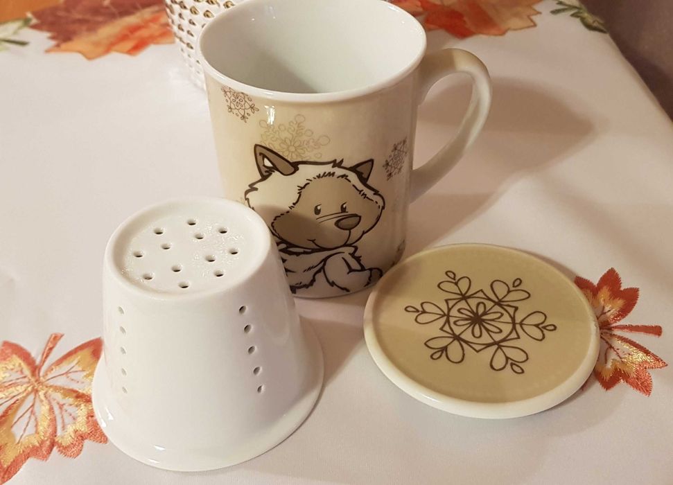 Cană cu capac și infuzor din porțelan