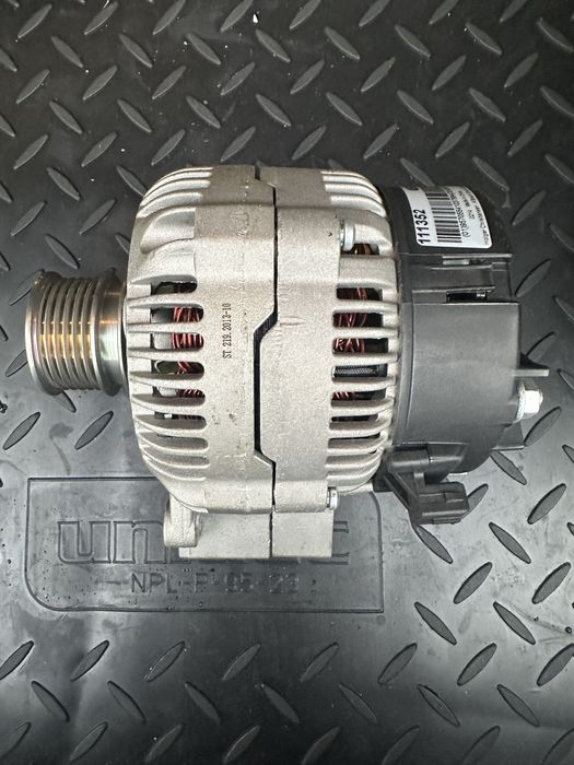 Генератор новый Пассат Б3/Б4, Гольф 3, Венто