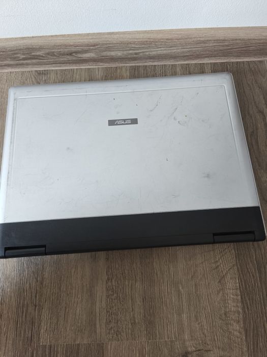 Laptop Asus X53S / F3SR pentru piese – Ecran și baterie bune (Defect)