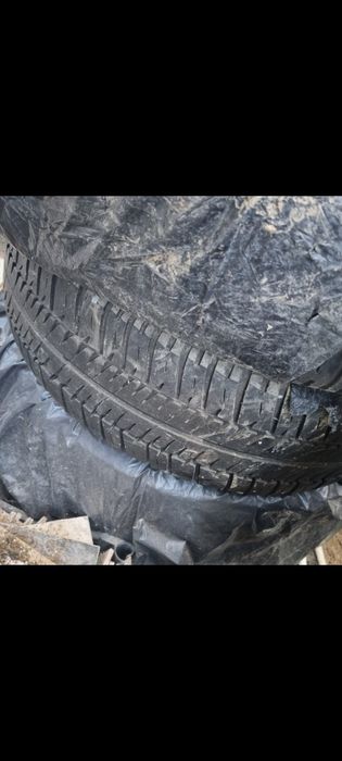 Vând cauciucuri pe 15