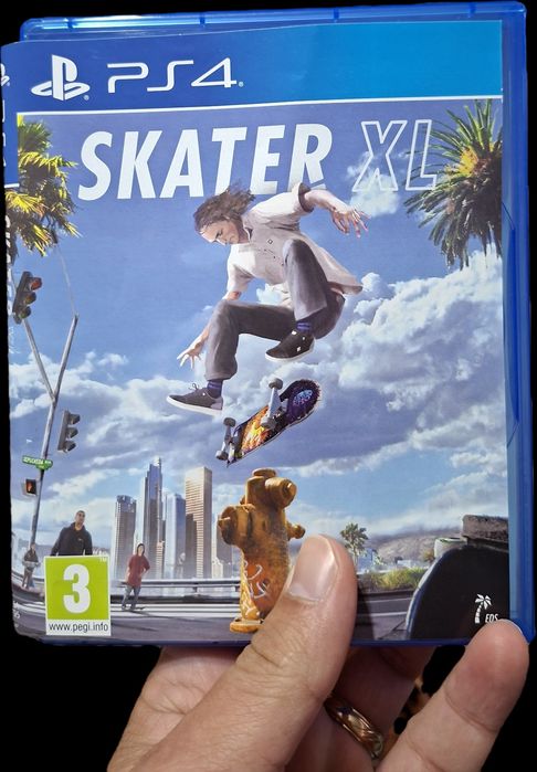 Vând Play station 4