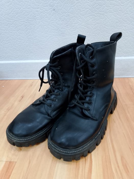 Аяқ киімдер сатылады