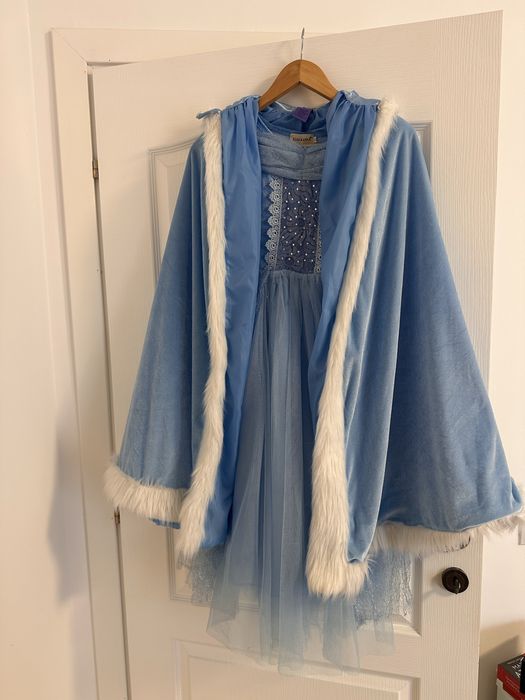 Costum Frozen rochie si capa