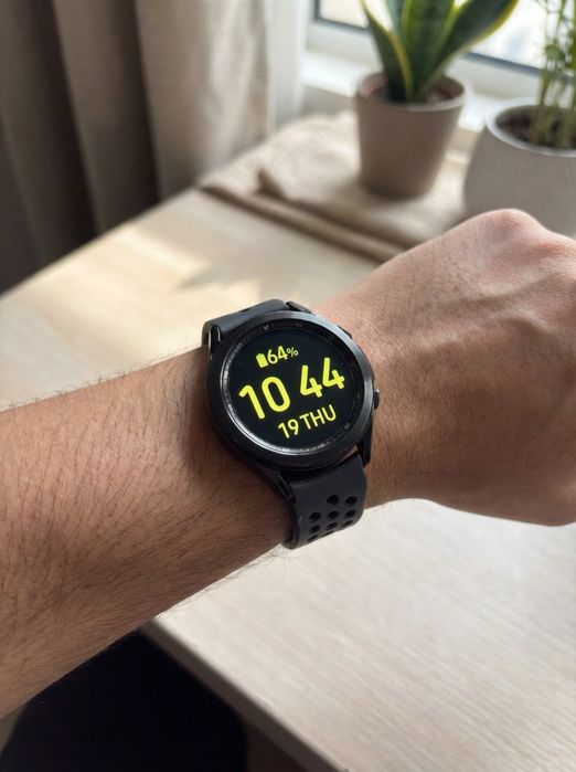 смарт-часы Samsung Galaxy Watch в отличном состоянии