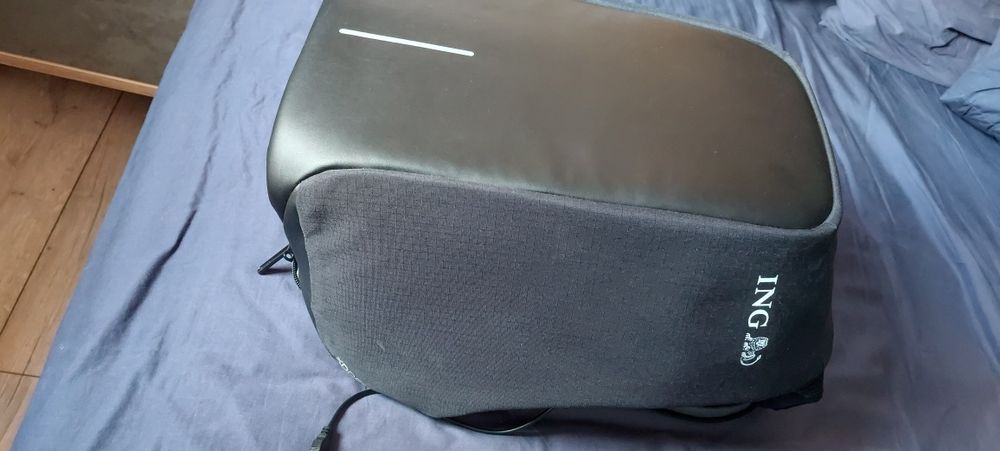 Rucsac antifurt XD Design negru nou ci USB și protecție RFID