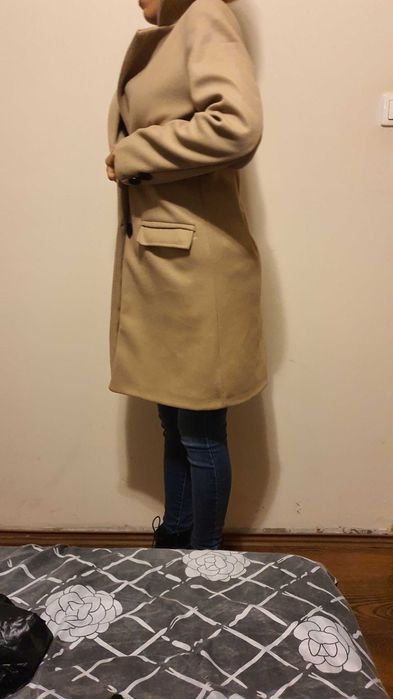 Дамско бежово палто, чисто ново