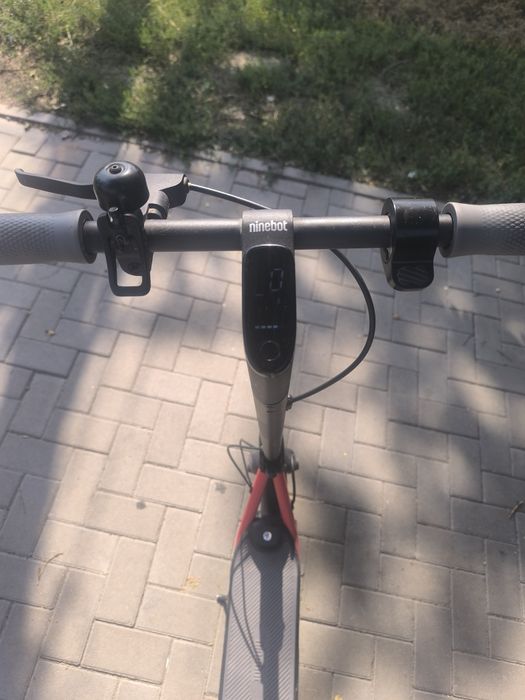 Продам электросамокат Segway Ninebot E2 Plus.