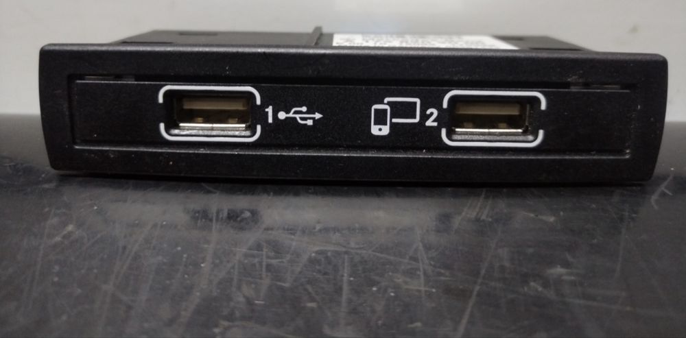 modul usb GLE 2015 —>  cod a1728202000 A 172 820 20 00
