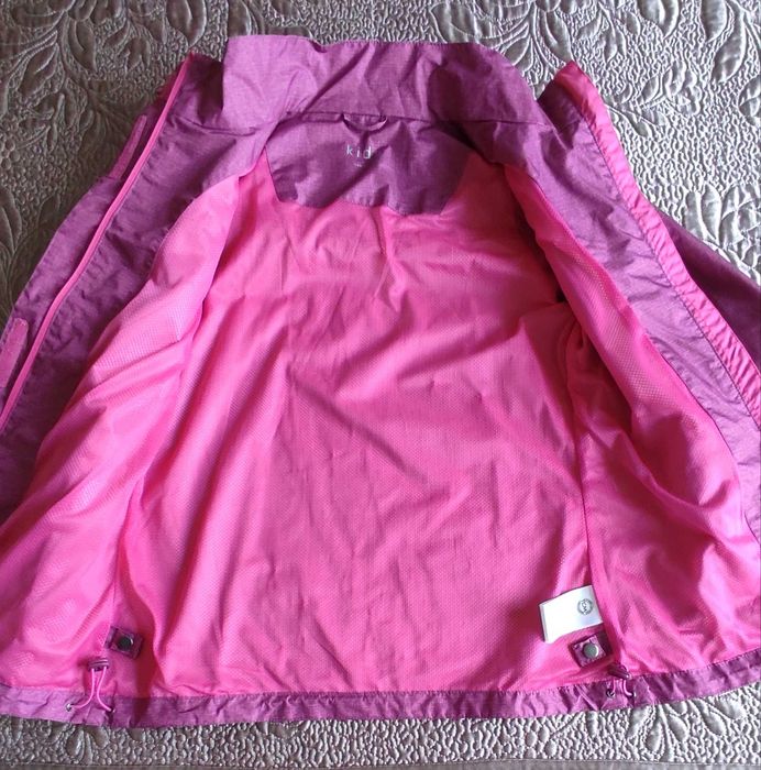 Демисезонная куртка-ветровка на девочку