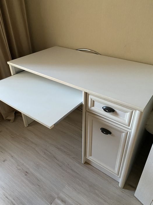 Продам письменый стол