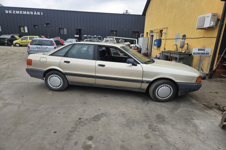 Bara fata Audi 80 1990 1.8 AT (90 hp)