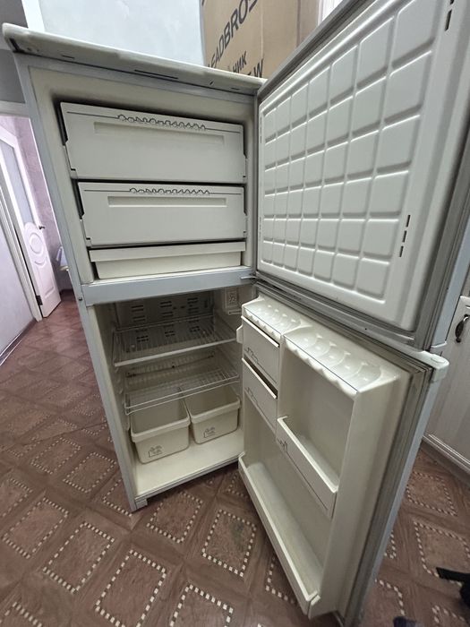 Отдам холодильник б/у бирюса