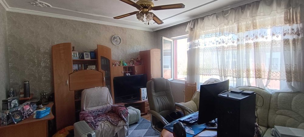 Продавам 4 стаен апартамент в идеален център.