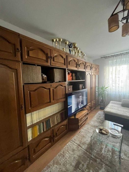 set mobilier din stejar, pentru living/ hol/ birou,  490 lei