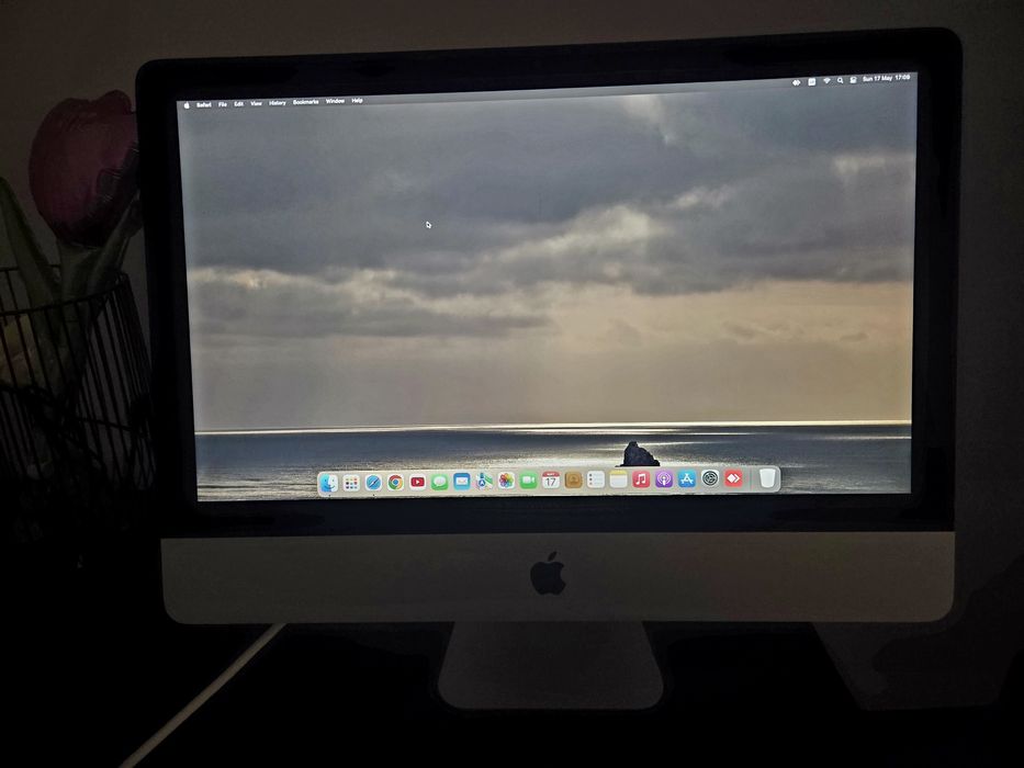 Apple iMAC 16,1  Intel Core i5 8GB  240GB SSD 21.5 inch