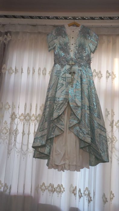 Zamonaviy kelinlar ko'ylagi yangidek