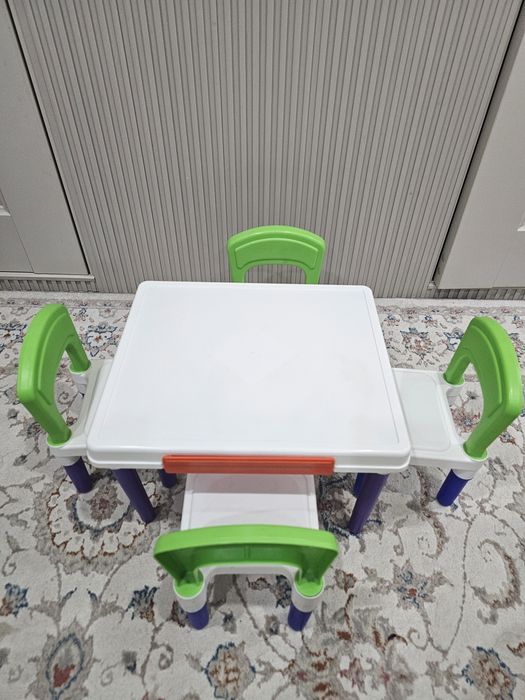 Продам столик и 4 стула для кукол