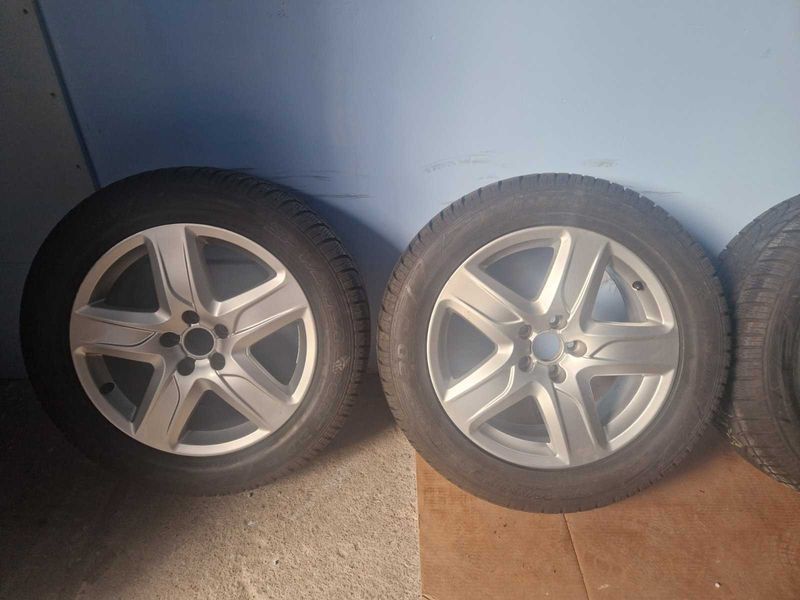 Audi A6 R18/4G Ауди
оригинални джанти с гуми
и датчици