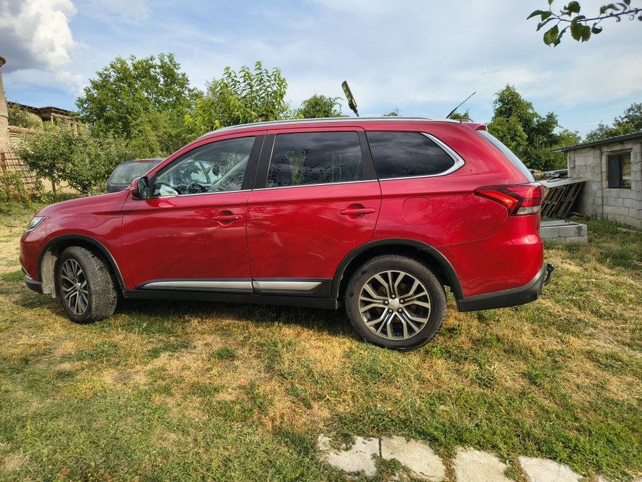 Продавам Mitsubishi Outlander
