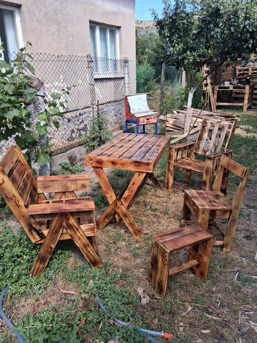 Маси и столове разнообразни