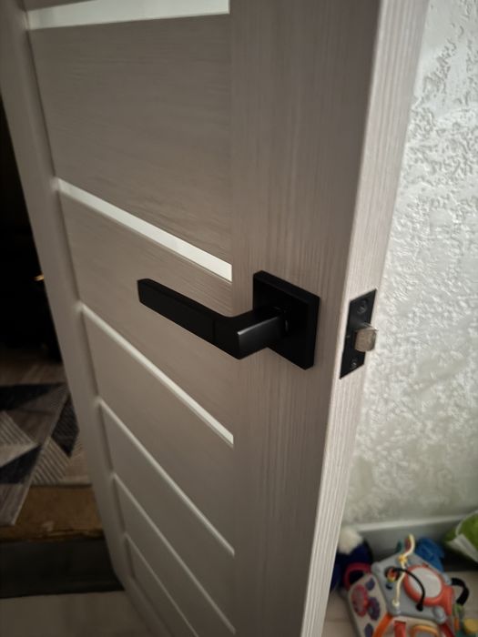 Продам двери межкомнатные для зала