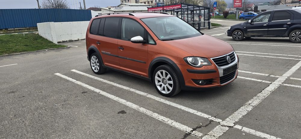 Volkswagen Touran Cross