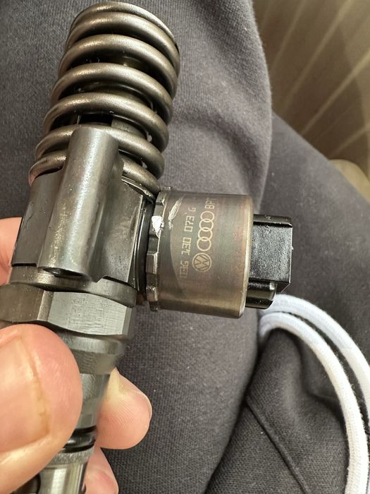 Injector Bosh  Audi A4 B7 Cod motor BLB. 141 cp