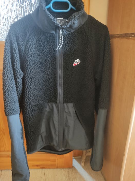 Продам подростковую куртку Nike