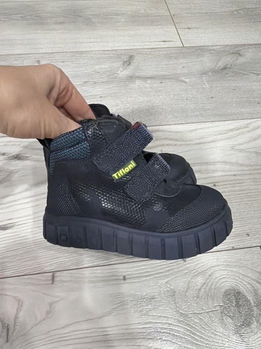 Продам ботинки детские