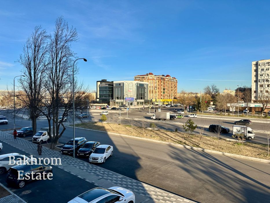 Офис • 202 м² • 4,2 метра до потолка • Юнусабад-12, до метро 100 шагов