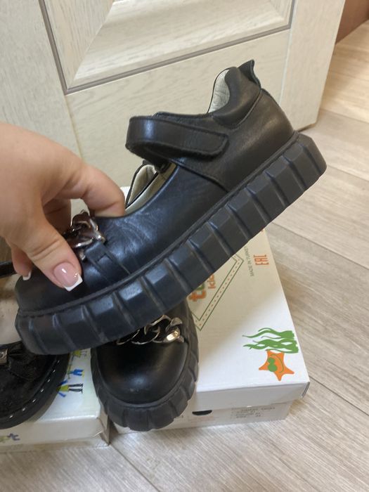 Школьная обувь на девочку 34 и 31 размер срочно