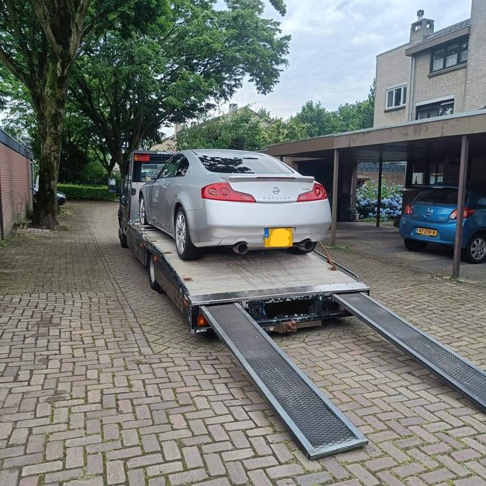 Пътна помощ, самосвал с кран.