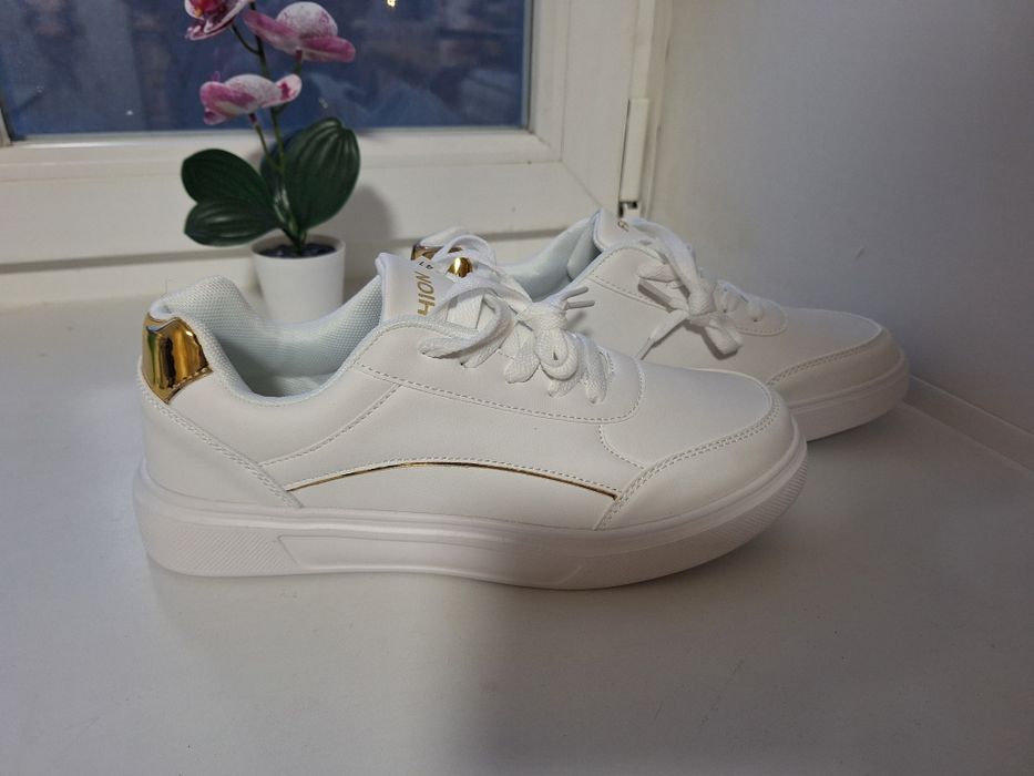 Кроссовки летние